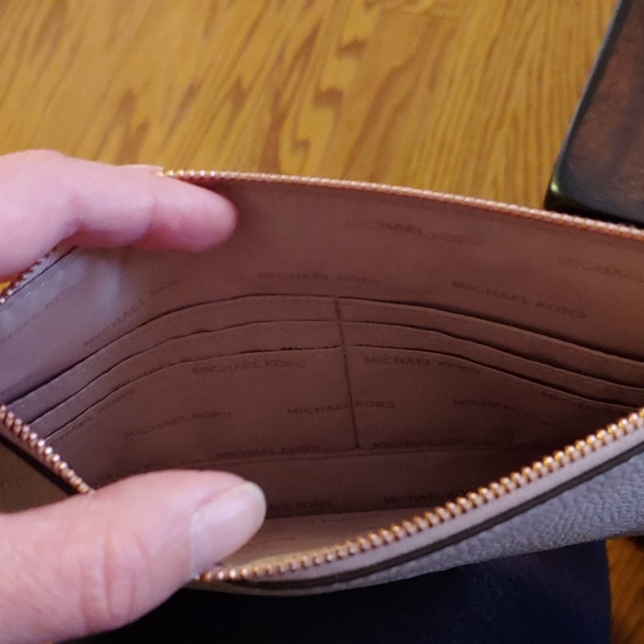 Wristlet - Picture 5 of 6